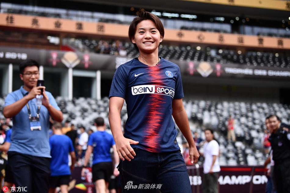  巴黎新赛季球衣发布融合时尚元素  