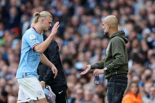  哈兰德荣膺英超金靴，打破多项纪录  